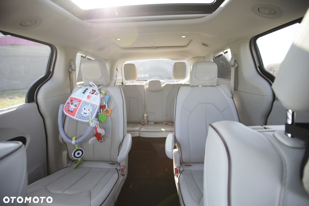 Chrysler Pacifica - 26