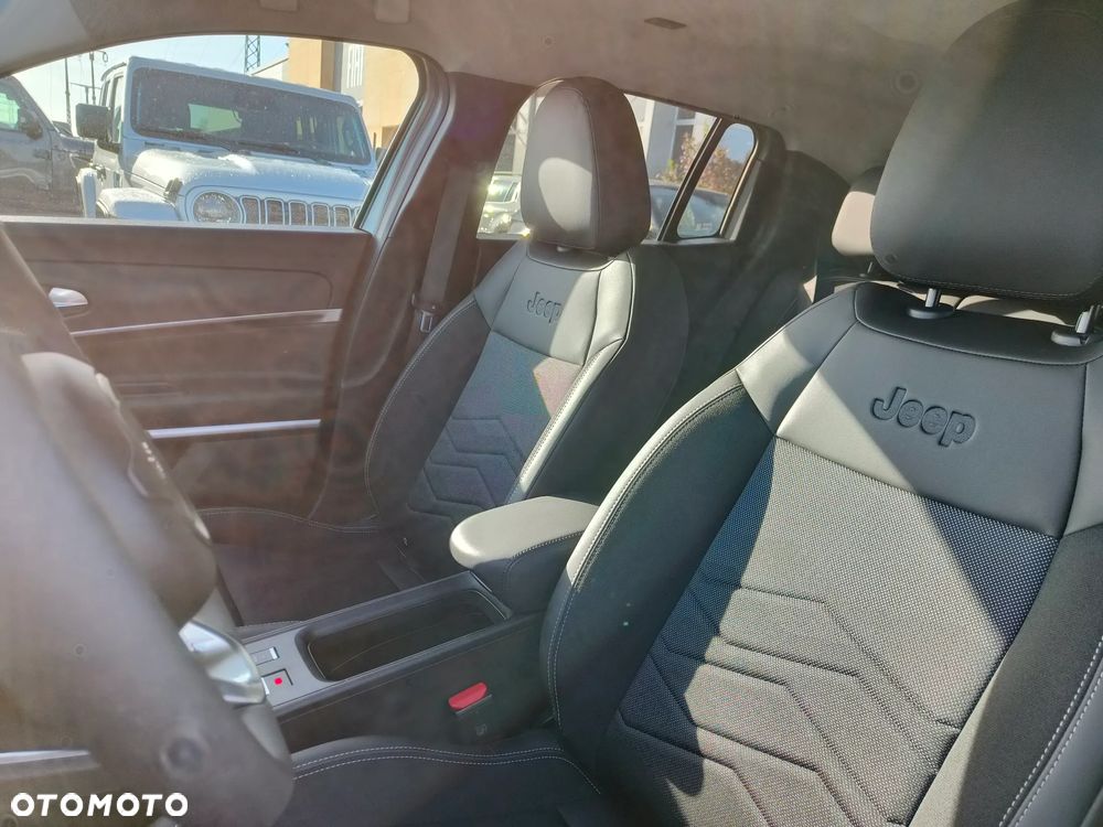 Jeep Avenger 1.2 T3 mHEV Altitude FWD eDCT6 - 11