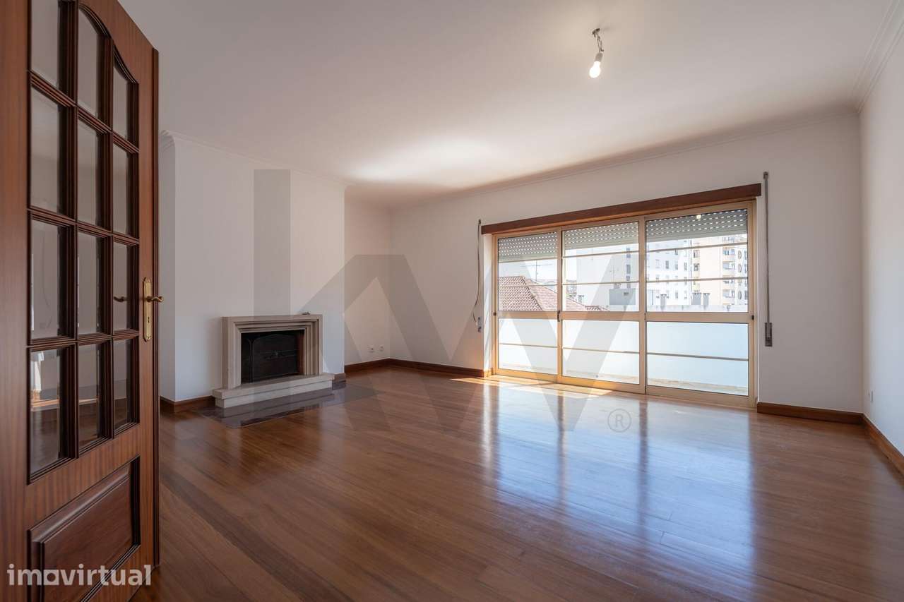 T3 Duplex com Garagem e Terraço na Rua do Brasil - Grande imagem: 5/21