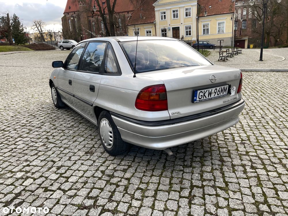 Opel Astra 1.4 GL - 6