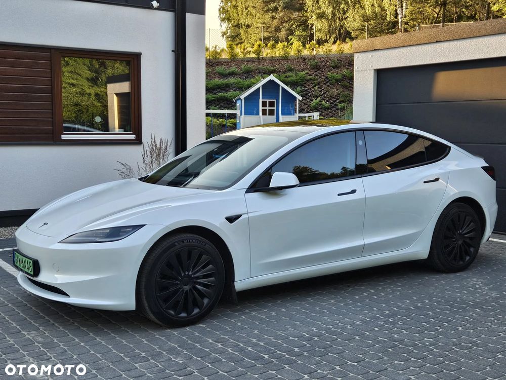 Tesla Model 3 - 3