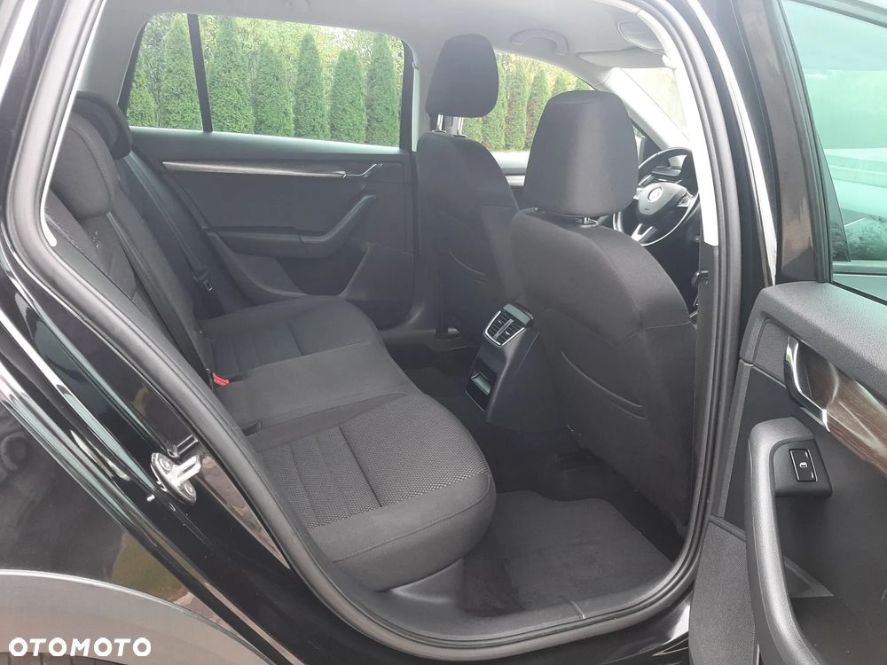 Skoda Octavia Combi 2.0 TDI 4x4 DSG Scout - 21
