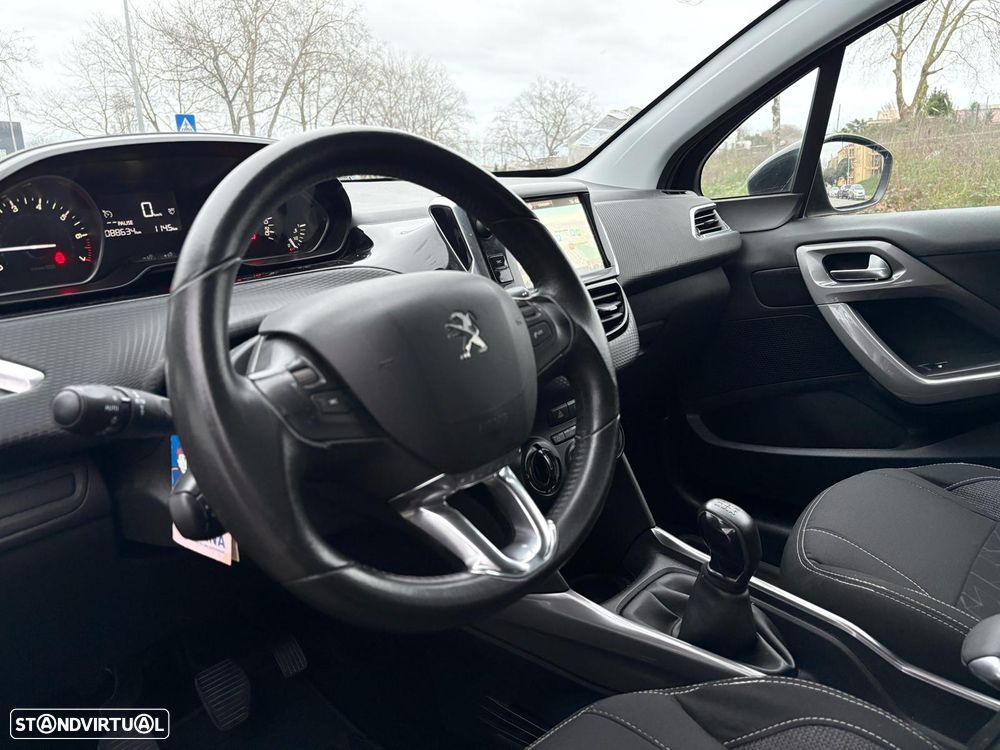 Peugeot 2008 1.2 PureTech Style - 8