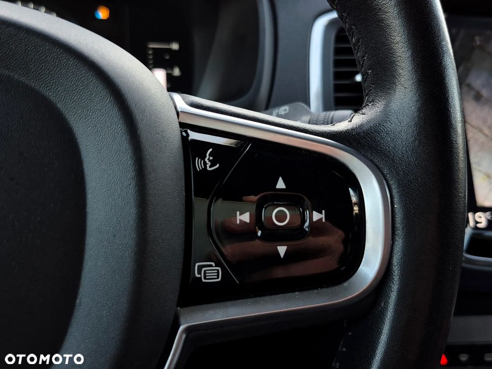 Volvo XC 90 D5 AWD Momentum 7os - 23