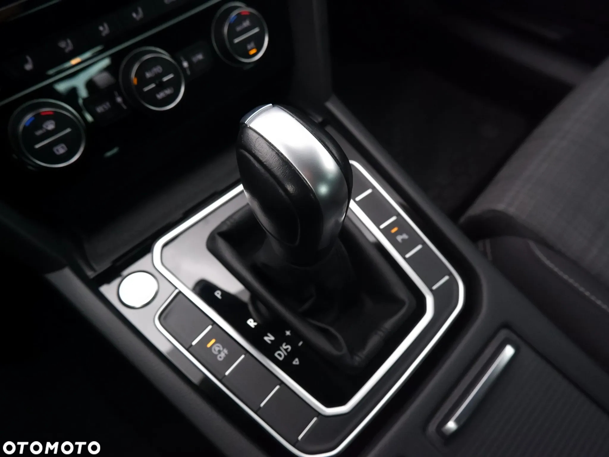 Volkswagen Passat - 36