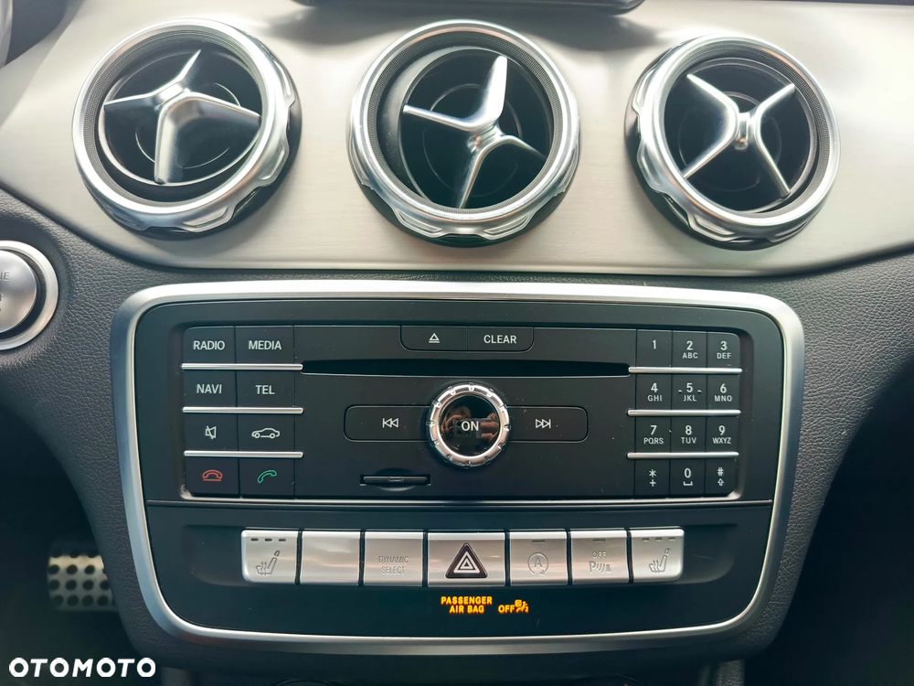 Mercedes-Benz GLA 200 7G-DCT AMG Line - 21