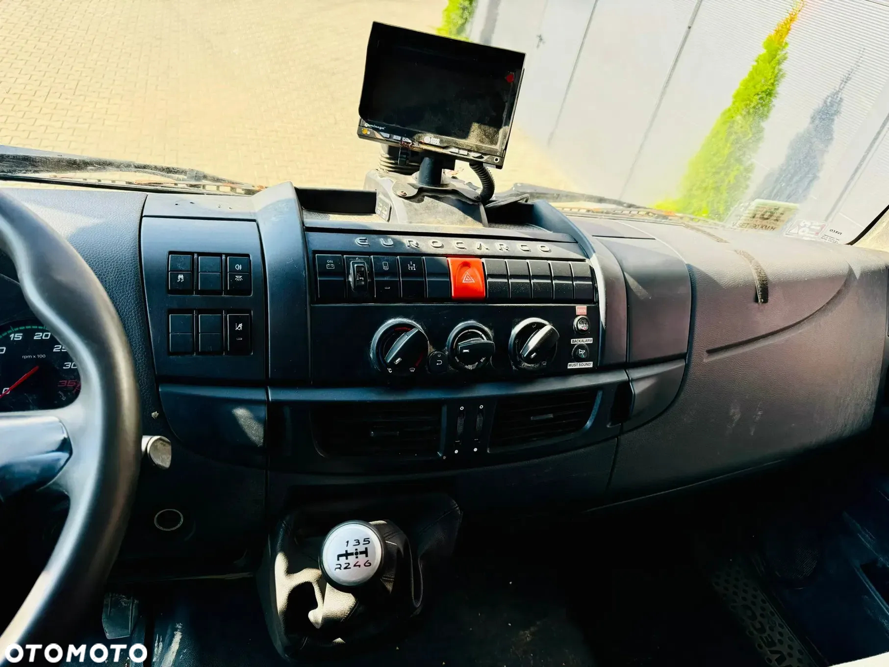 Iveco Iveco Eurocargo 180E25 // 4x2 // skrzynia + HDS żuraw HIAB dzwig - 23