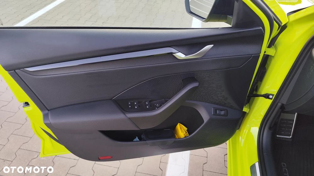 Skoda Octavia 2.0 TSI RS DSG - 11