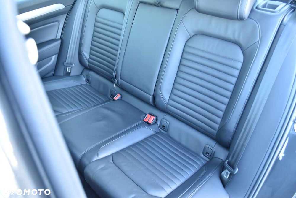 Volkswagen Passat - 31