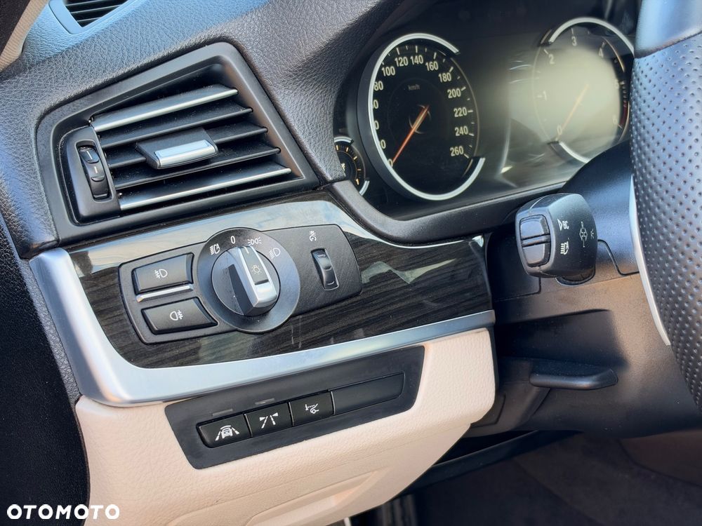 BMW Seria 5 530d xDrive Luxury Line - 23