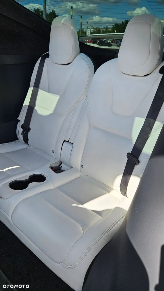 Tesla Model X - 20