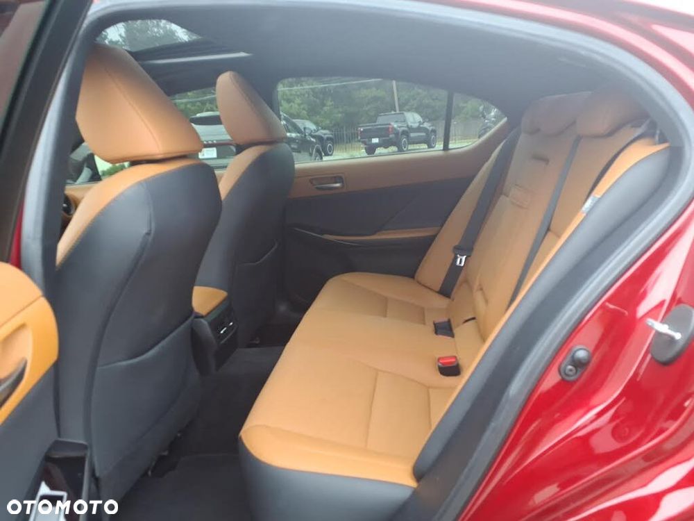 Lexus IS 200t - 14