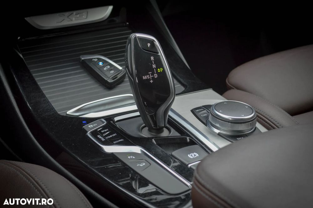 BMW X3 xDrive20d AT xLine - 39