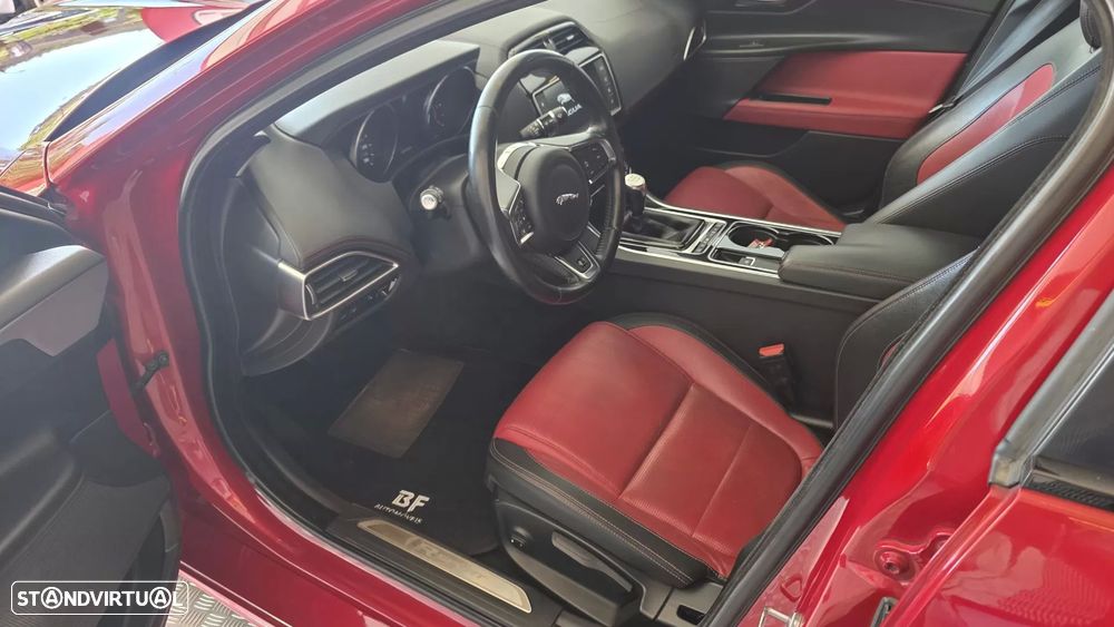 Jaguar XE 2.0 D R-Sport - 6