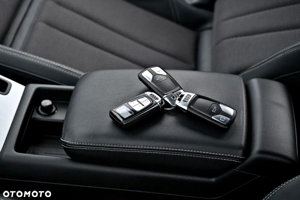 Audi A4 Avant 2.0 TDI DPF clean diesel quattro S tronic S line Sportpaket - 29