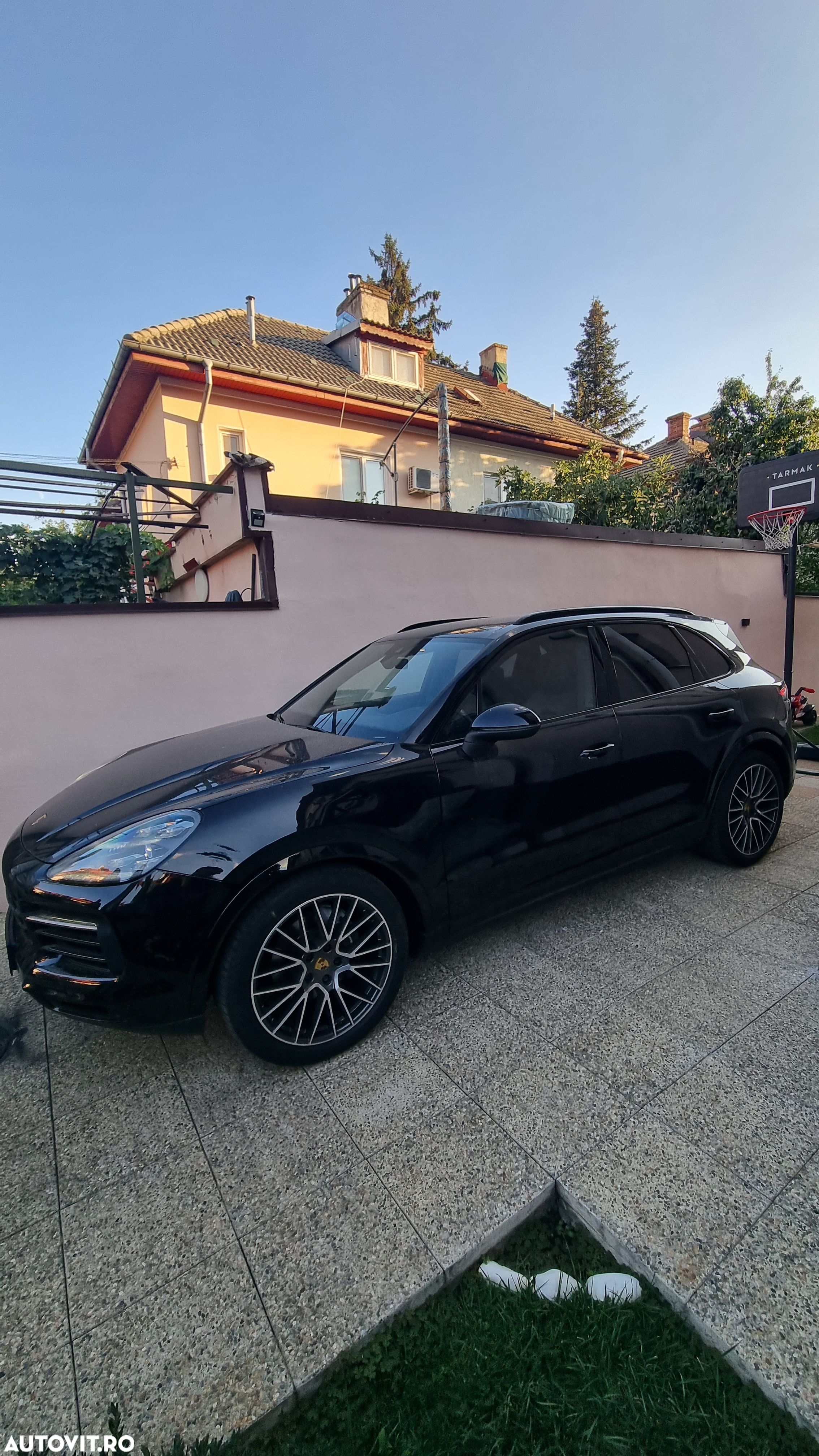 Porsche Cayenne Standard - 1