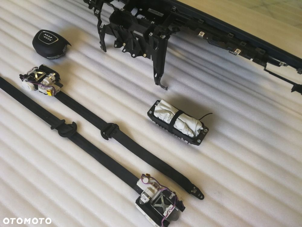 DESKA ROZDZIELCZA AUDI A8 D4 PODUSZKI AIRBAG - 3