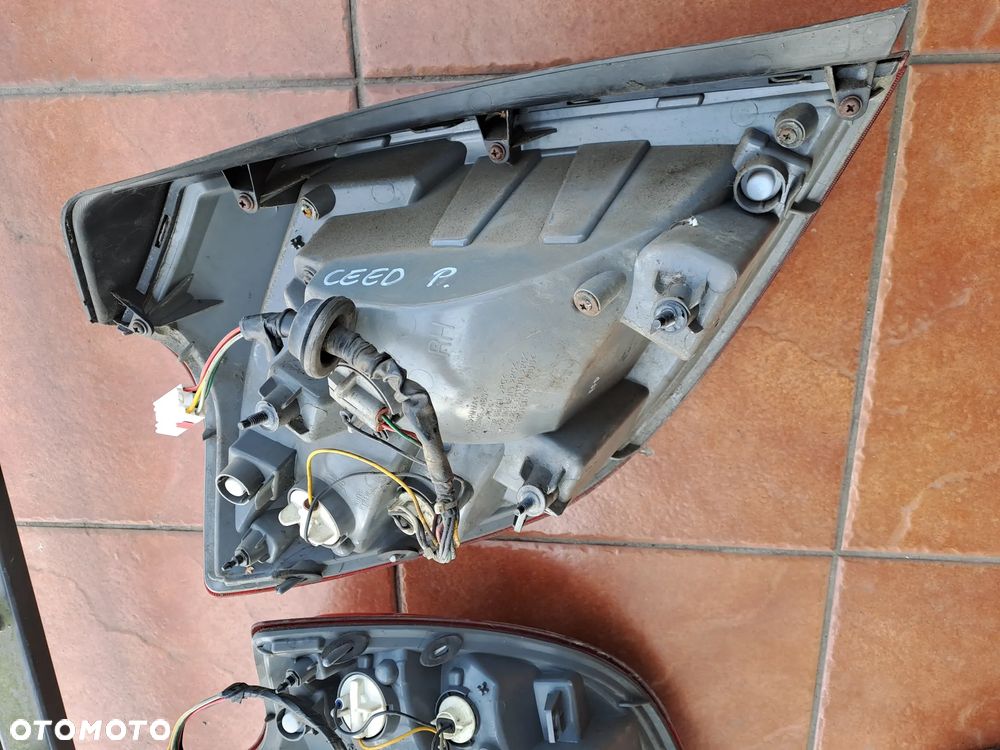 Kia Ceed I 5D HB lampy tylne EU - 17