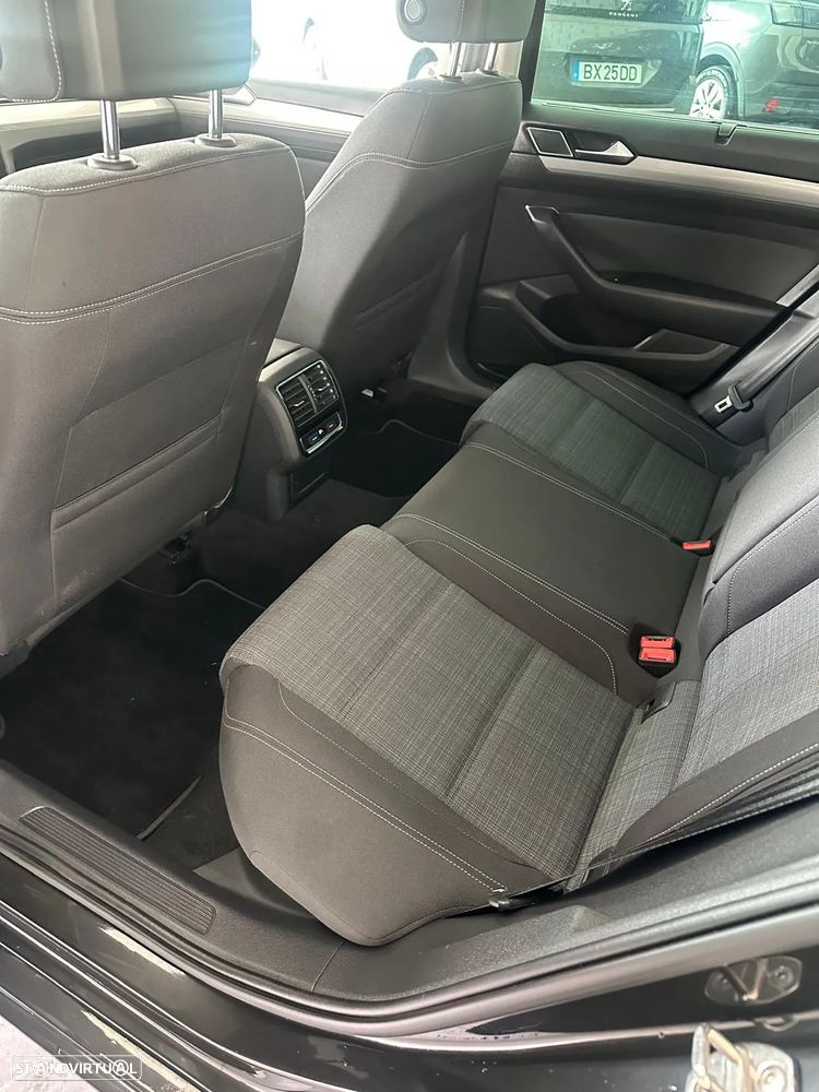 VW Passat 2.0 TDI Elegance DSG - 13