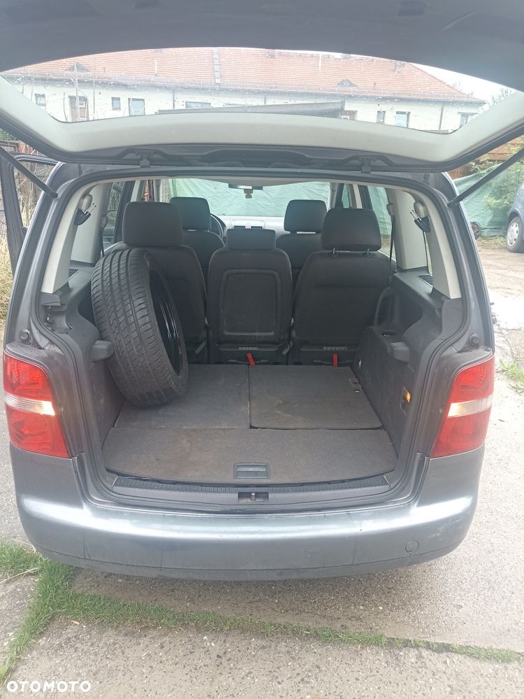Volkswagen Touran - 4