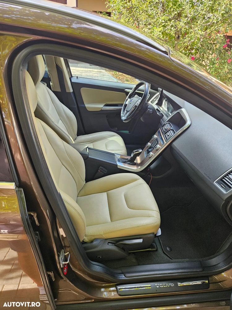 Volvo XC 60 D4AWD Kinetic - 5