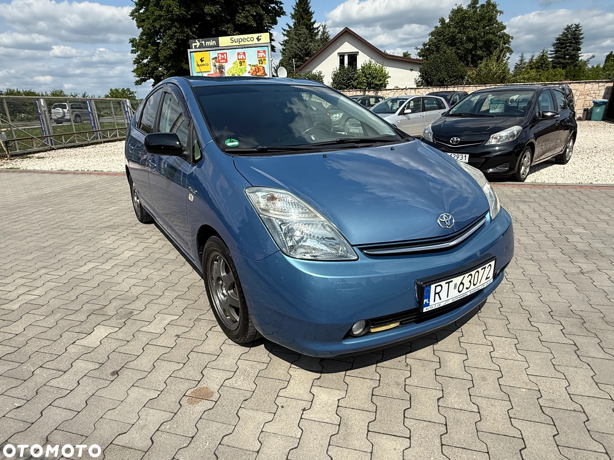 Toyota Prius (Hybrid) Executive - 13