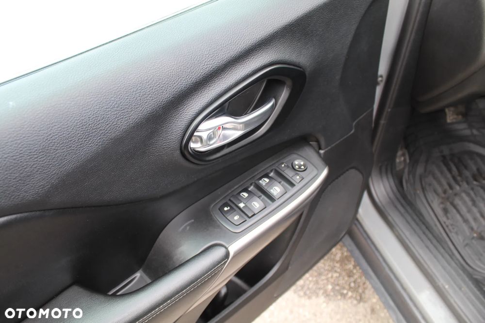 Jeep Cherokee - 14