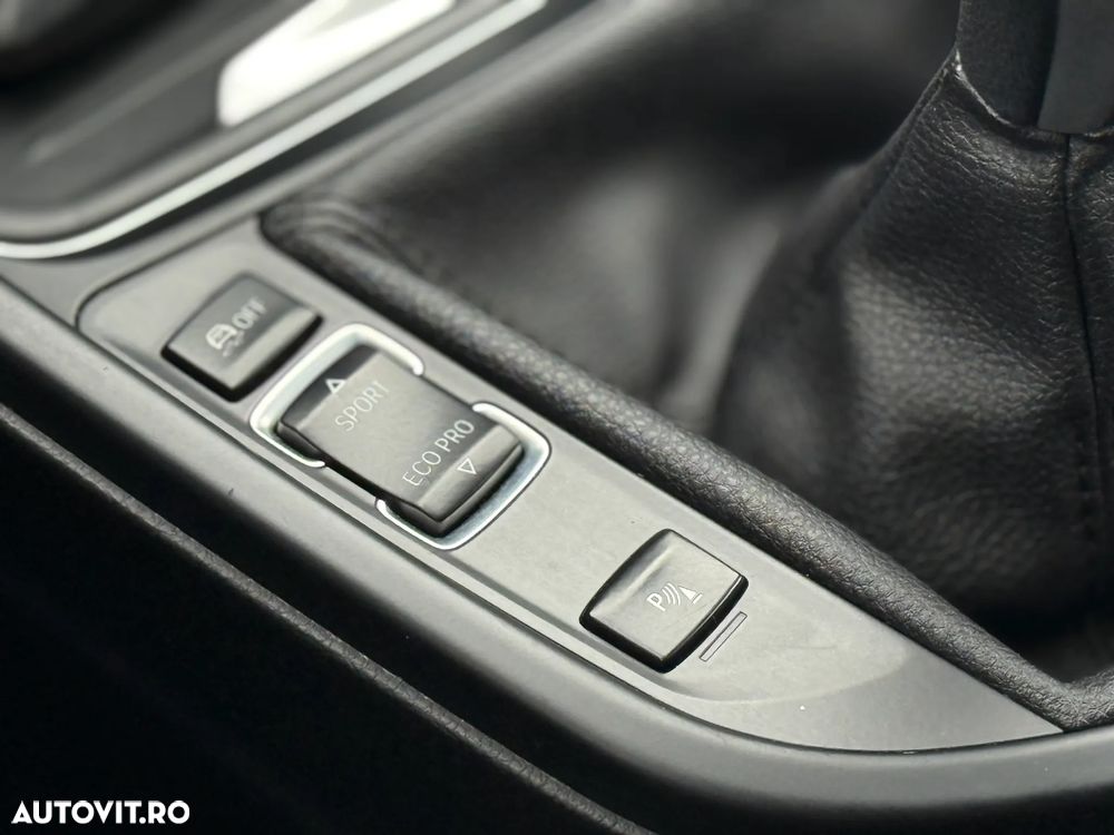 BMW Seria 3 318d xDrive - 17