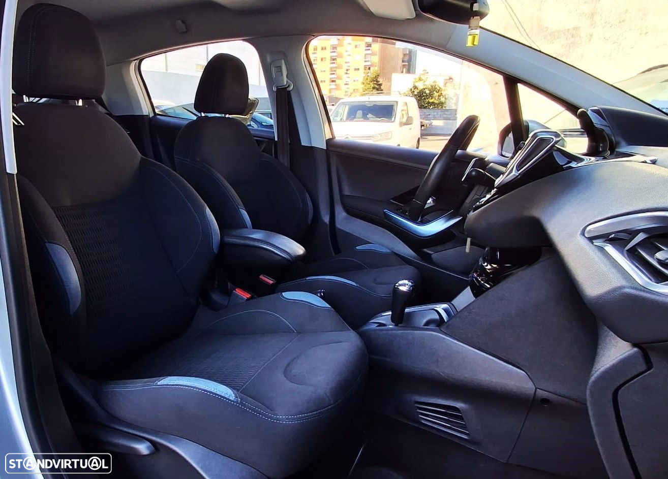 Peugeot 208 1.6 e-HDi Allure 2-Tronic - 12