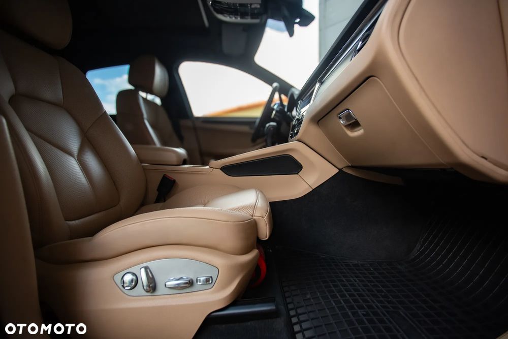 Porsche Macan T - 25