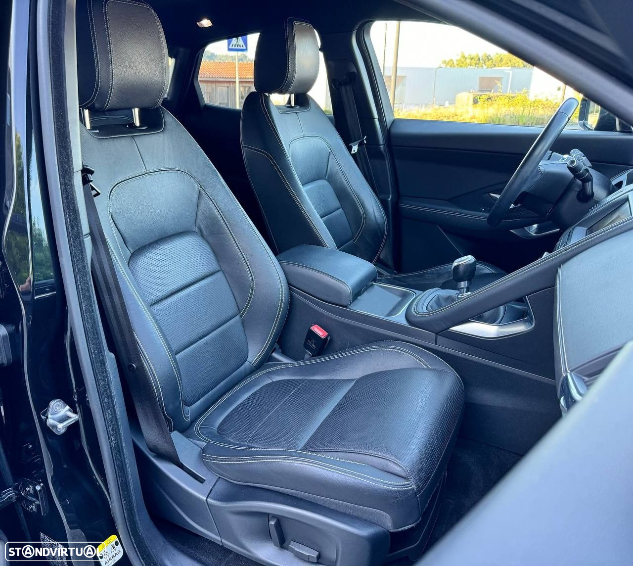 Jaguar E-Pace 2.0 i4D R-Dynamic - 24