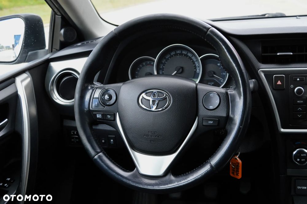 Toyota Auris 1.6 Premium Comfort - 23