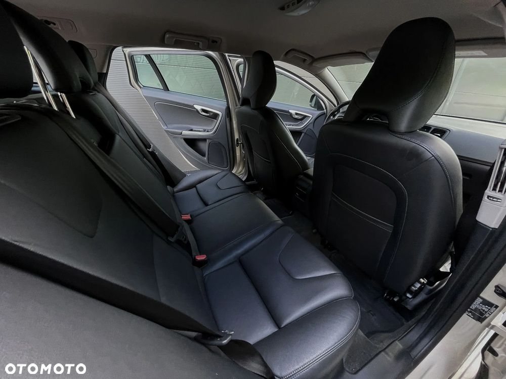 Volvo V60 D2 Momentum - 33