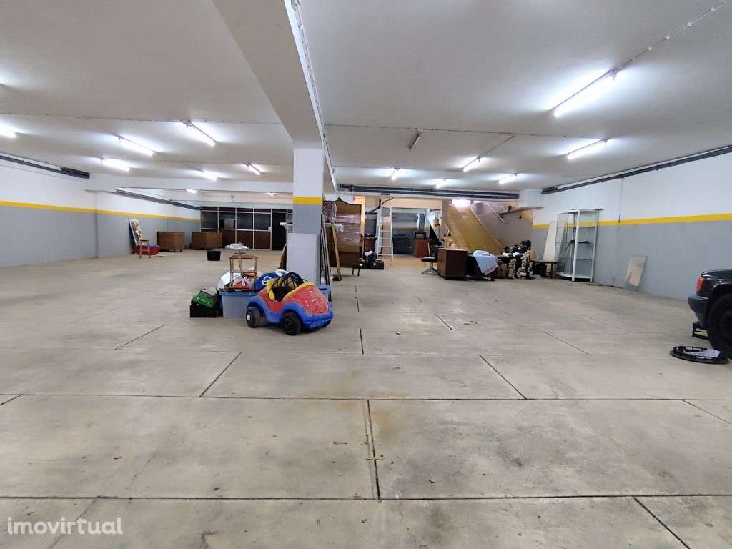 Armazém no centro de Vila Nova de Gaia. Ótimo Investimento. - Grande imagem: 3/11