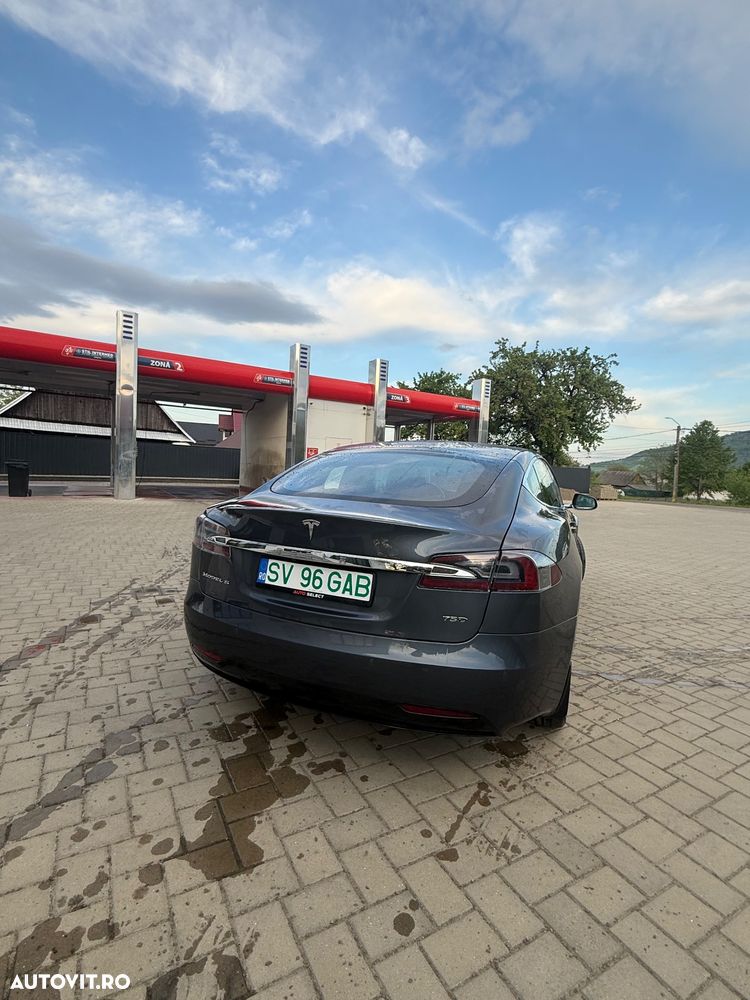 Tesla Model S - 4