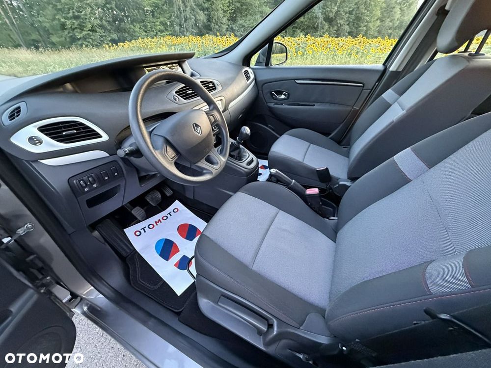 Renault Grand Scenic - 16