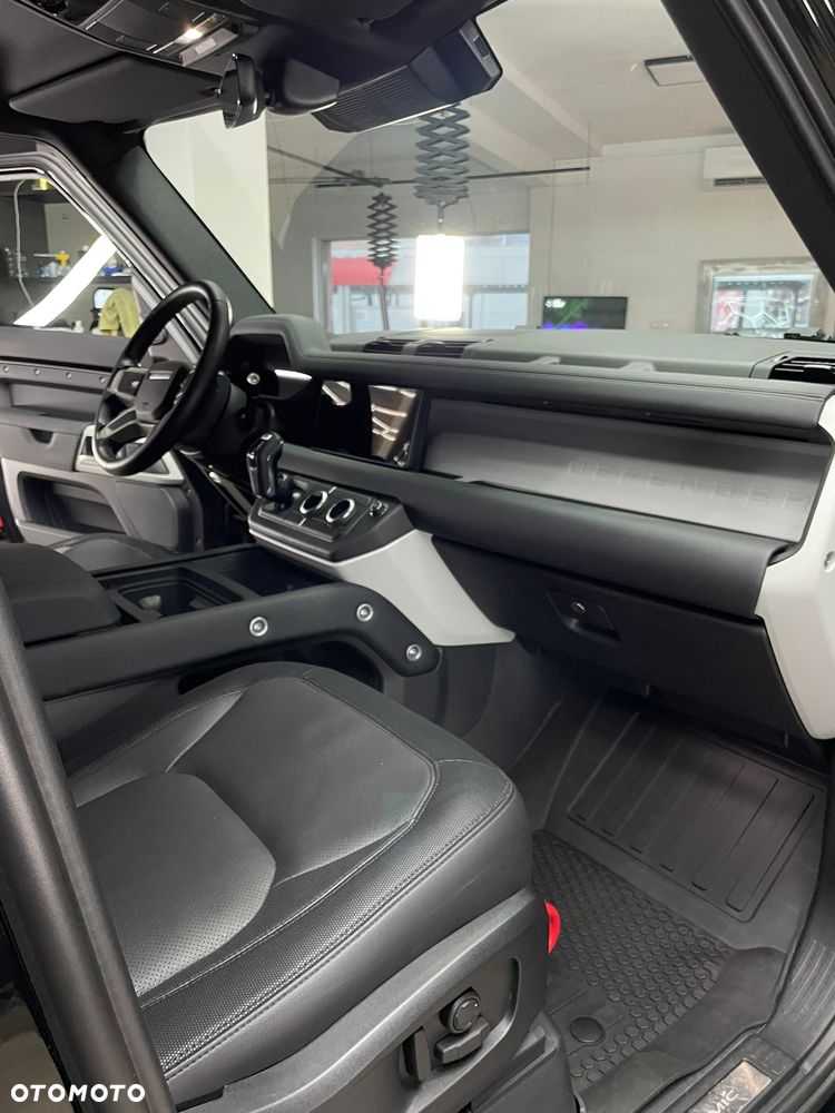 Land Rover Defender - 10