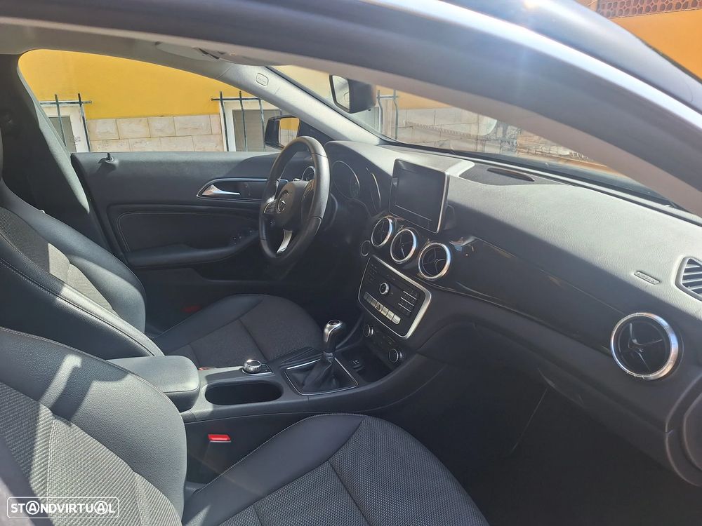 Mercedes-Benz CLA 180 d Shooting Brake - 9