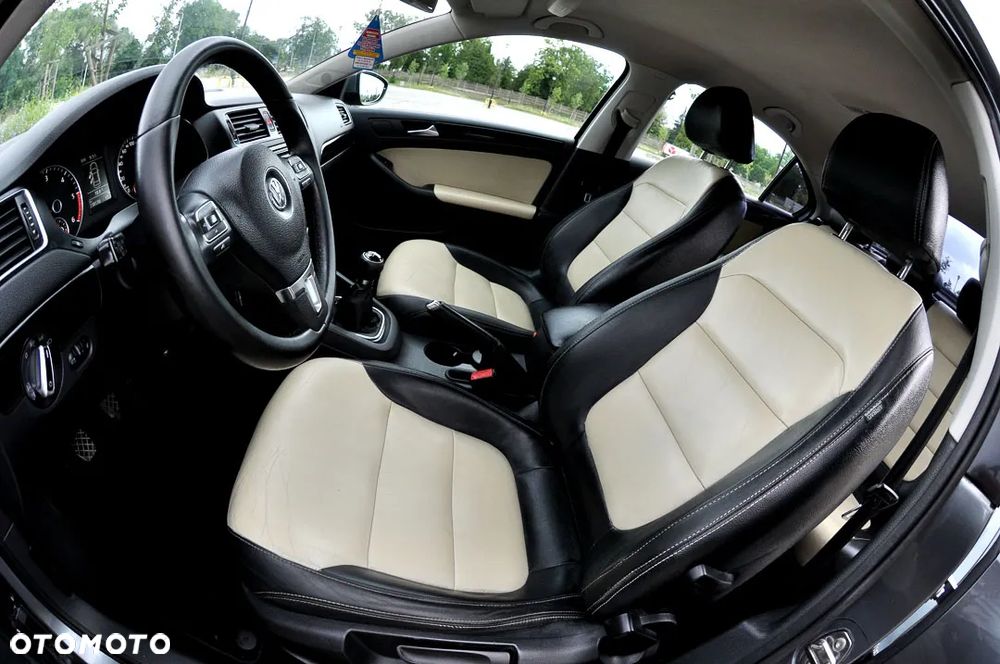 Volkswagen Jetta 1.6 TDI Comfortline - 14