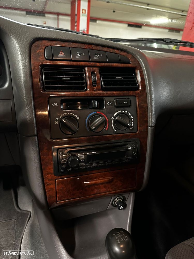 Toyota Avensis Sedan 1.6 Sol - 14