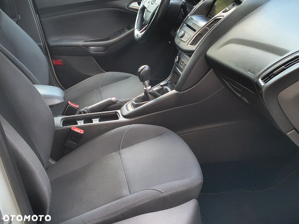 Ford Focus 1.5 TDCi SYNC Edition - 30