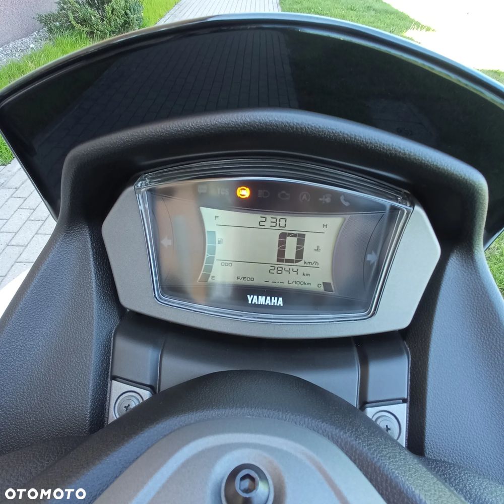 Yamaha NMAX - 10