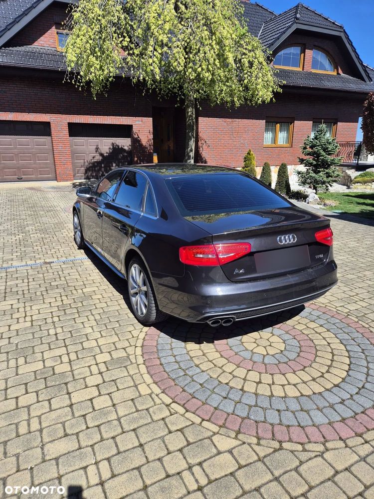 Audi A4 Limousine - 4
