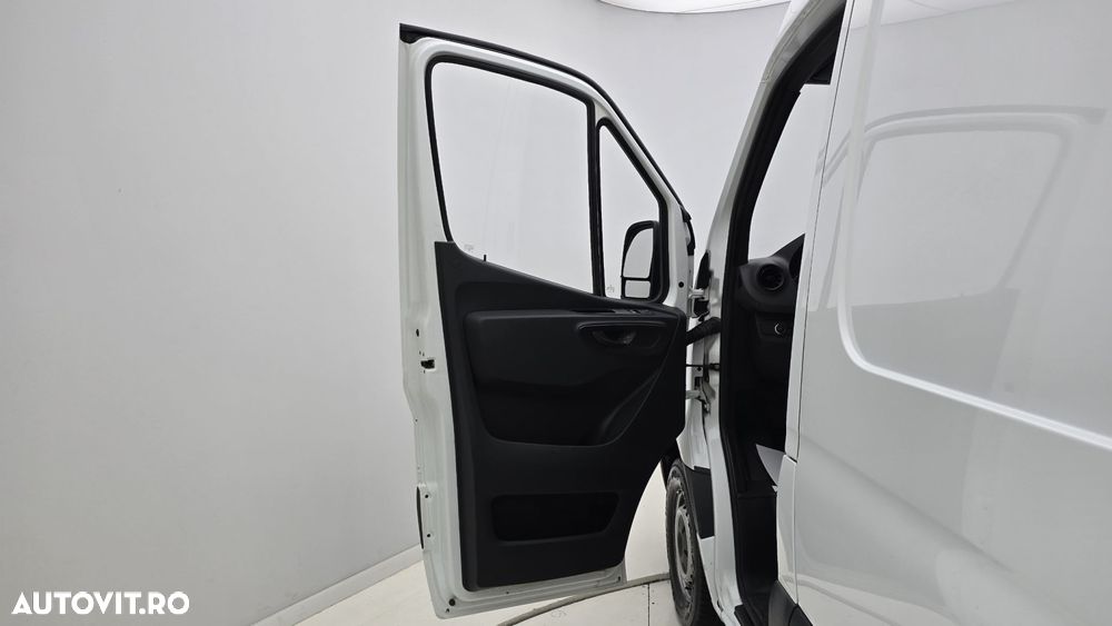 Mercedes-Benz Sprinter - 12