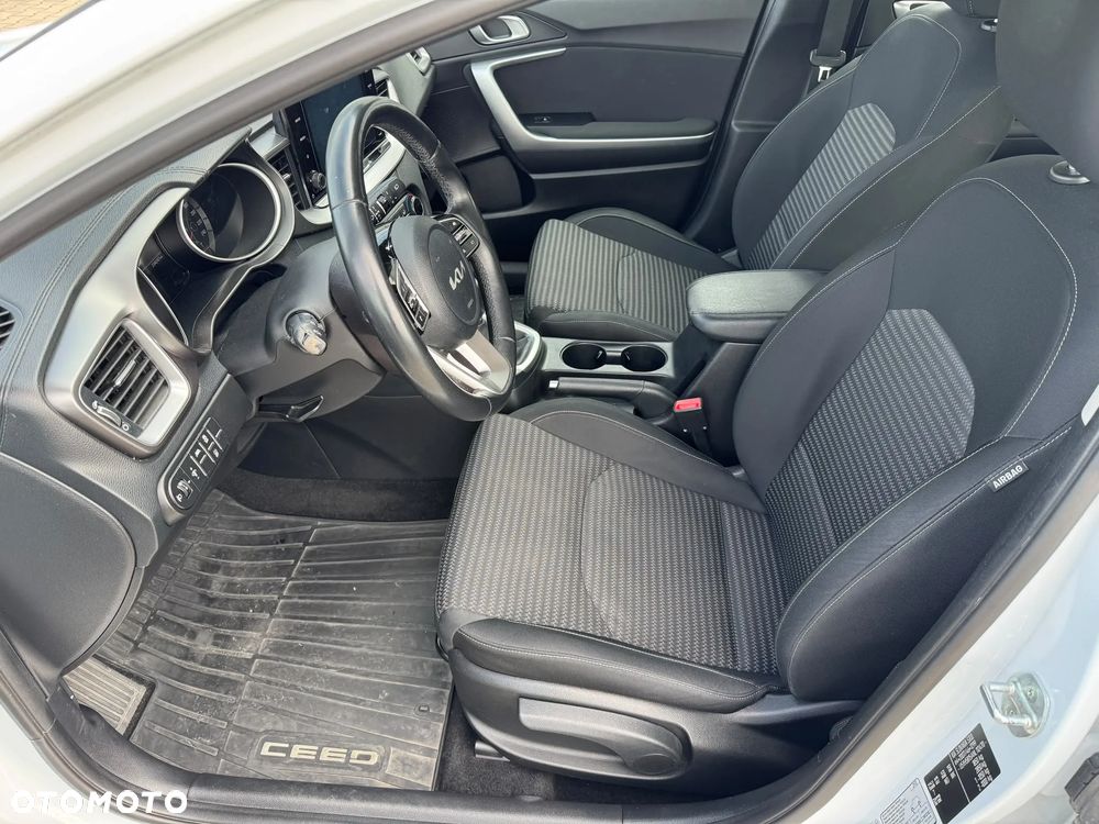 Kia Ceed 1.5 T-GDI M - 22