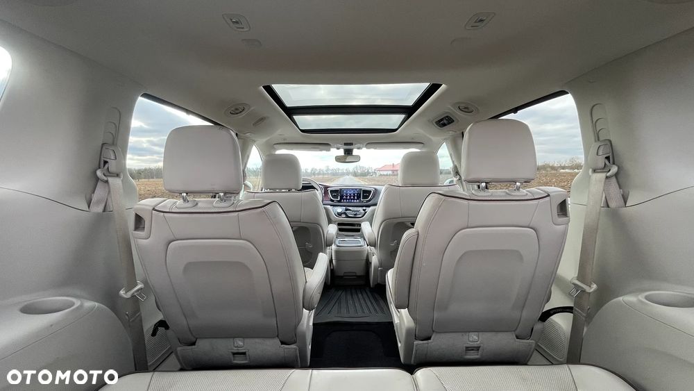Chrysler Pacifica - 10