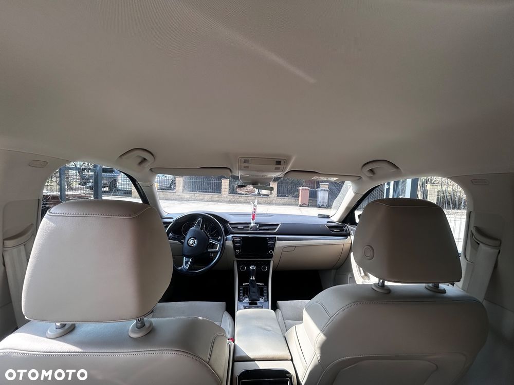 Skoda Superb 2.0 TDI Style DSG - 17