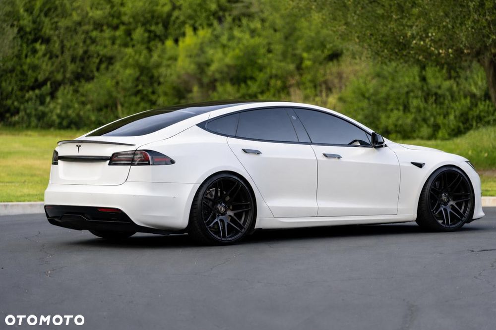 Tesla Model S - 7