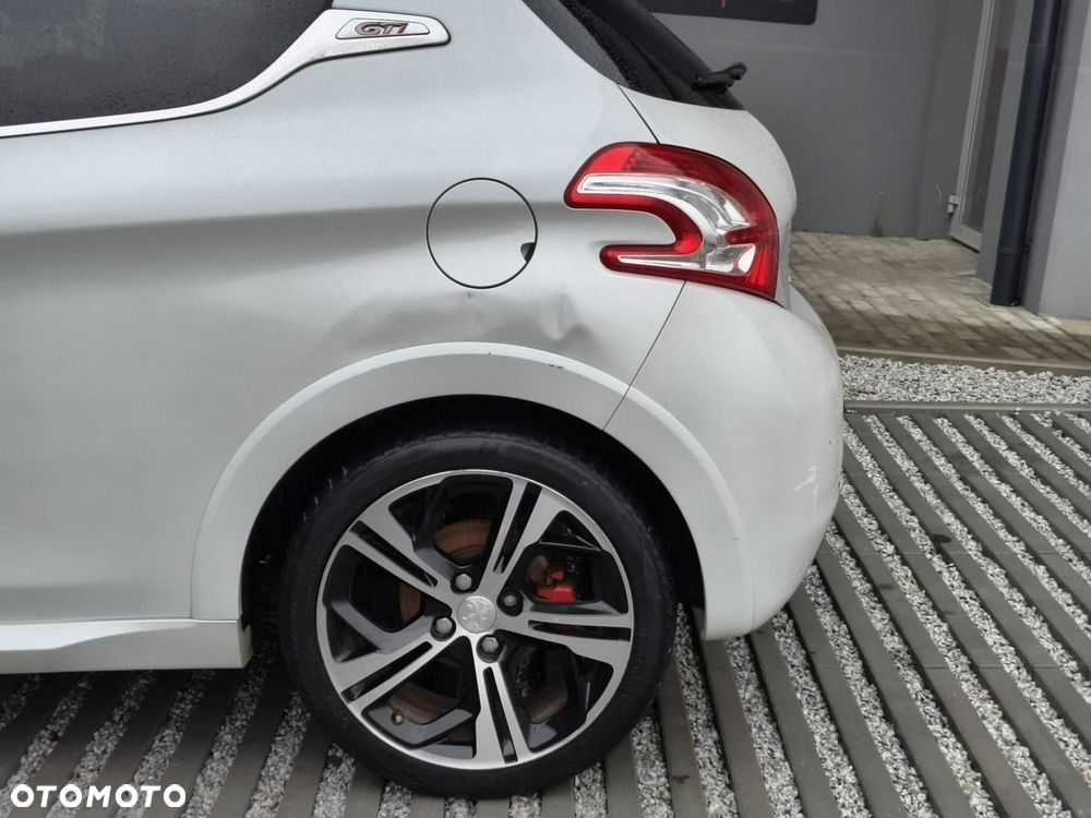 Peugeot 208 - 22