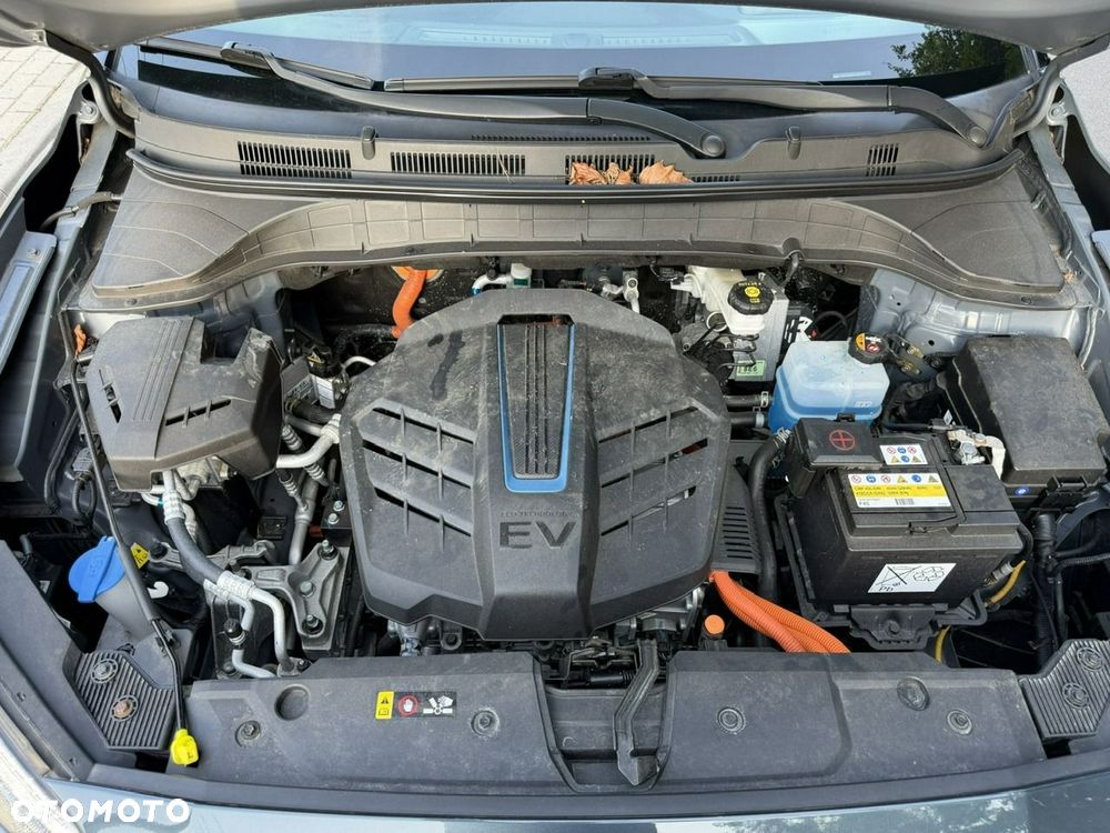 Hyundai Kona 49kWh Executive Plus - 36